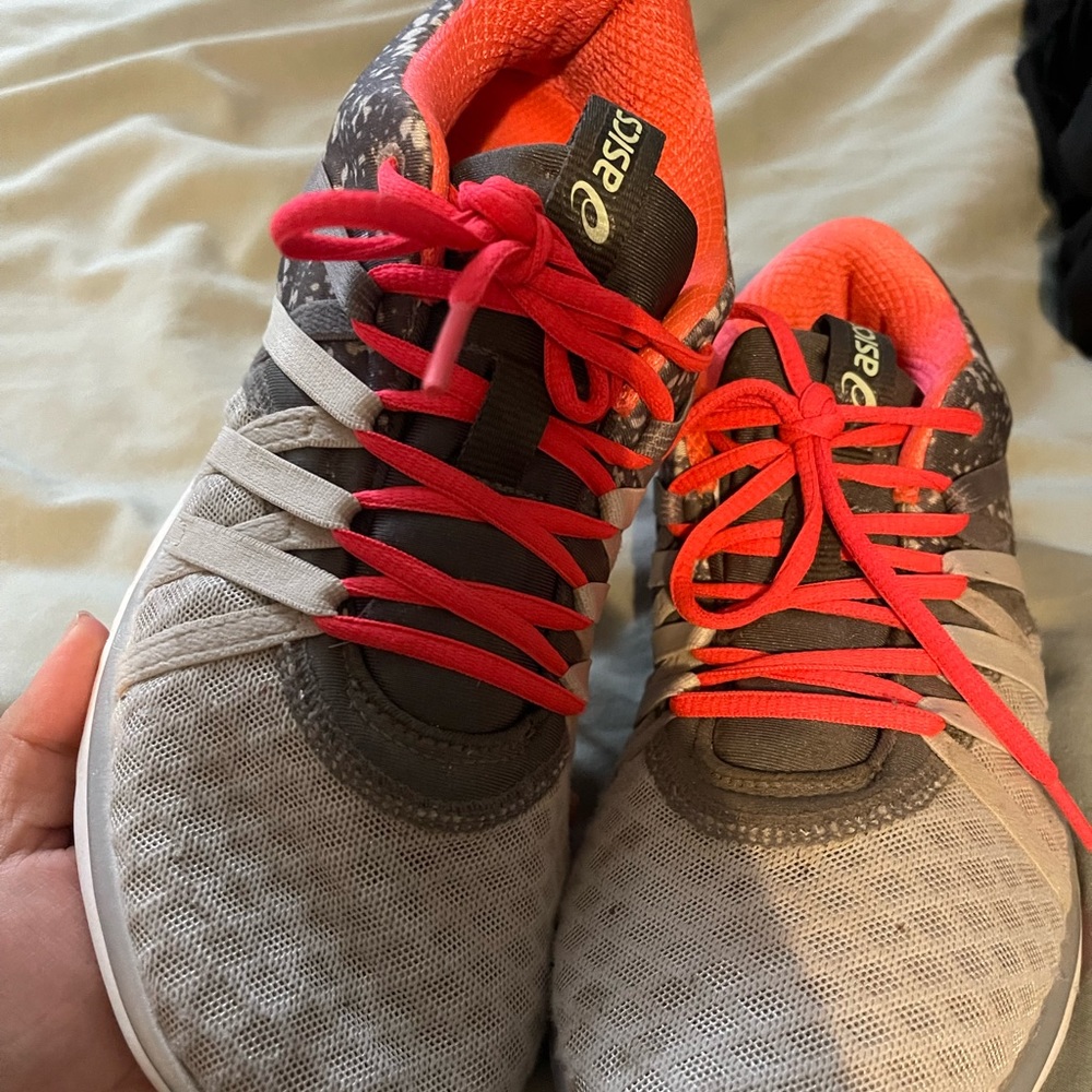 Oasis running shoes size 7.5